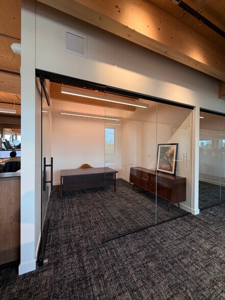 More Photos Of 2422 E 7th St, Austin Office For Lease
