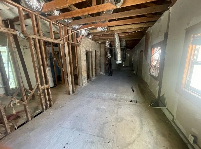 More Photos Of 233 W Travis St, San Antonio Storefront Retail Office For Lease