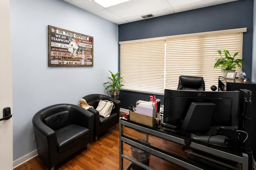More Photos Of 935 N Plum Grove Rd, Schaumburg Office For Sale