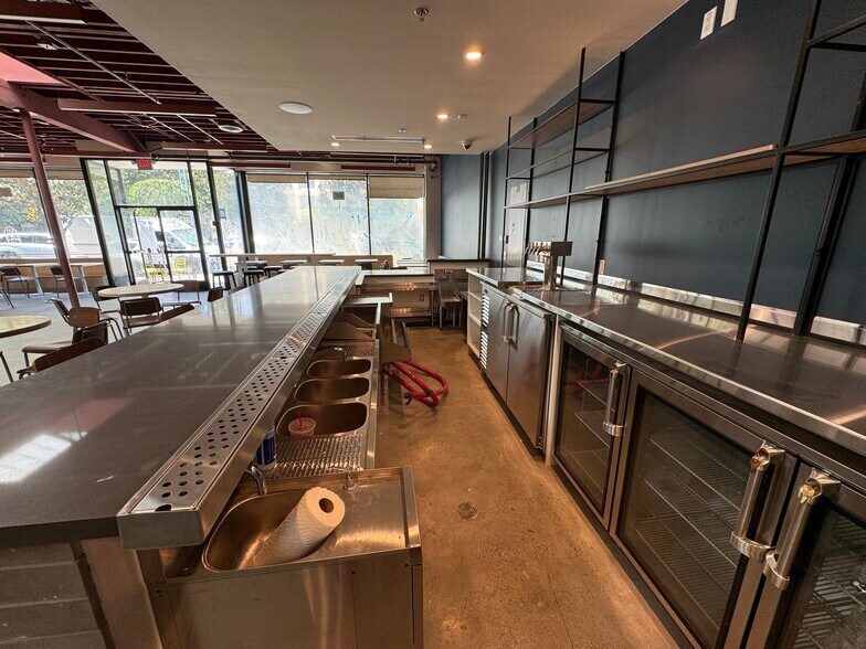 More Photos Of 11016 Magnolia Blvd, North Hollywood Restaurant For Sale