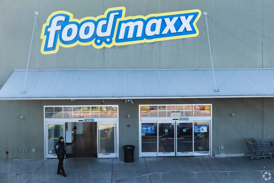 More Photos Of 10950 International Blvd, Oakland General Retail For Lease