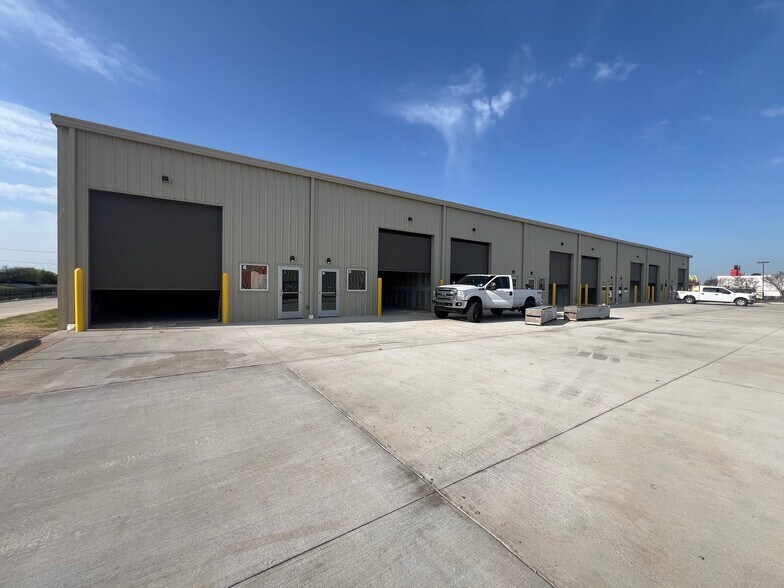 More Photos Of 1600 S Broadway Ave, Moore Unknown For Lease