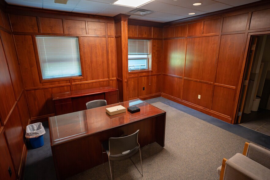 More Photos Of 11075 Parker Dr, Irwin Warehouse For Sale