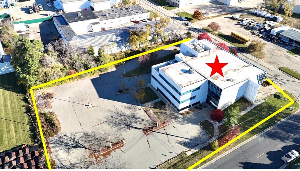 More Photos Of 6911 Mangrove Ln, Monona Office For Lease