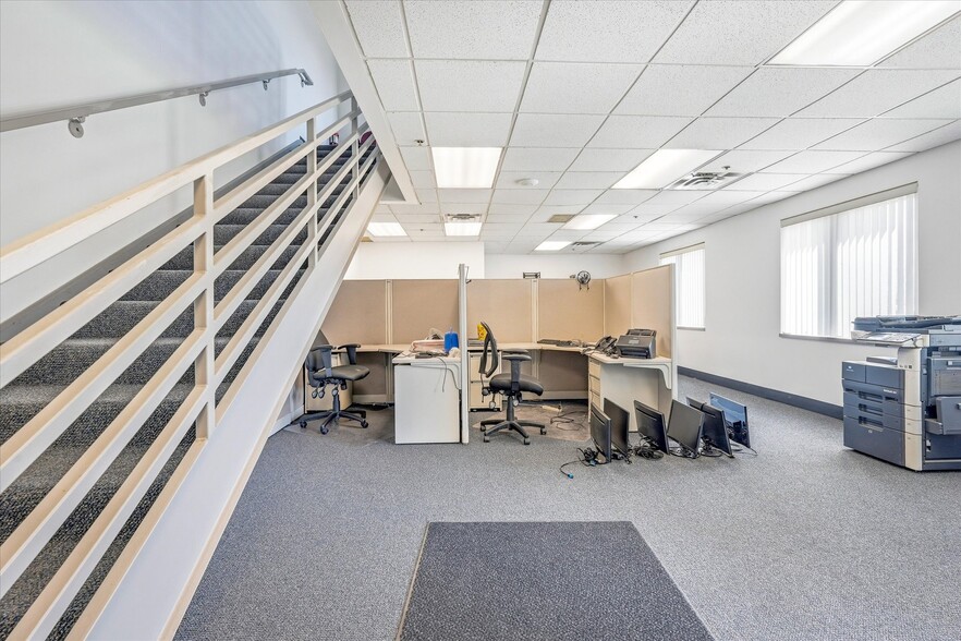 More Photos Of 3321 Mike Collins Dr, Eagan Service For Lease