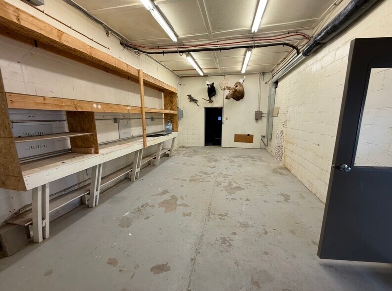 More Photos Of 103 Leonard St S, West Salem Freestanding For Lease