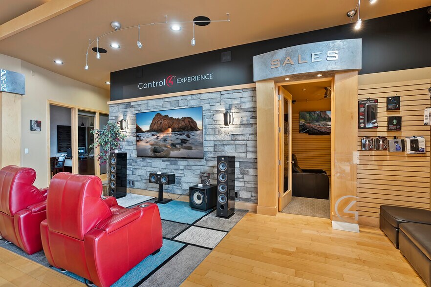 More Photos Of 1090 Cambridge Cir, Layton Flex For Sale