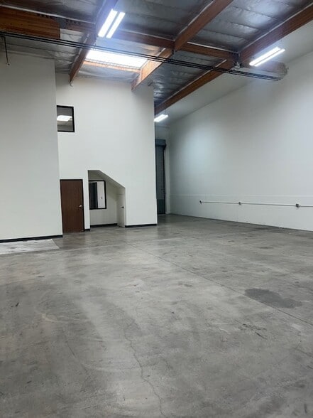 More Photos Of 10928 Weaver Ave, South El Monte Warehouse For Lease