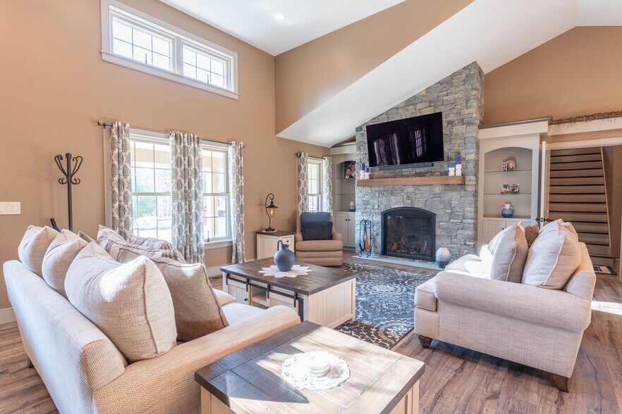 More Photos Of 110 Wauregan Rd, Canterbury Flex For Sale