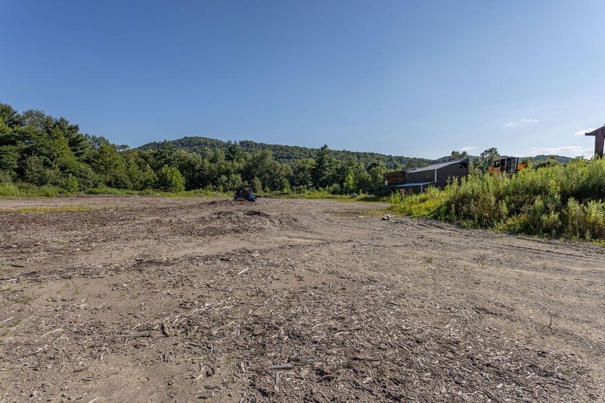 More Photos Of 398 Main St, Roulette Warehouse For Sale