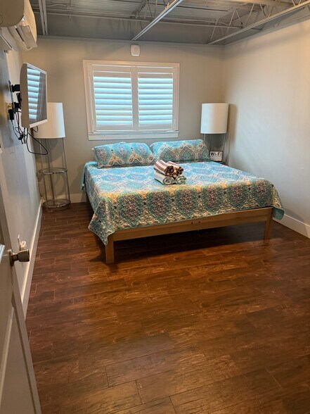 More Photos Of 1161-1165 Estero Blvd, Fort Myers Storefront Retail Residential For Lease