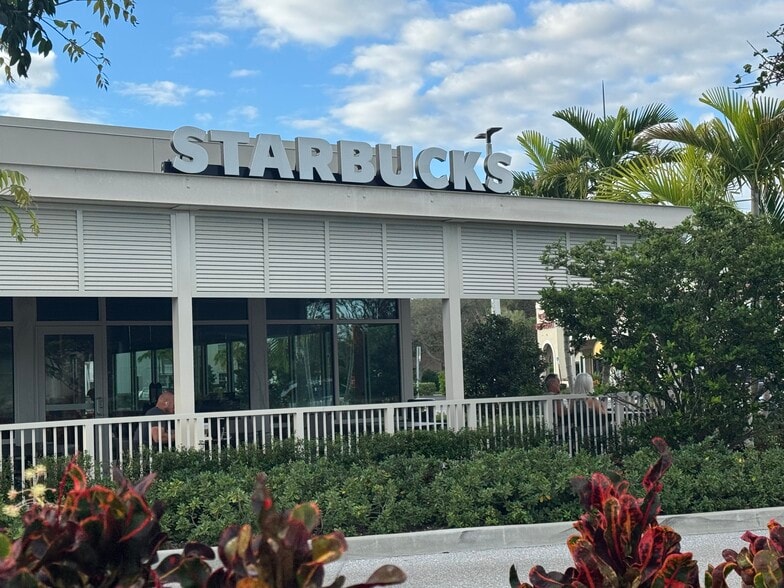 More Photos Of 566-700 N US Highway 1, Tequesta Storefront For Lease