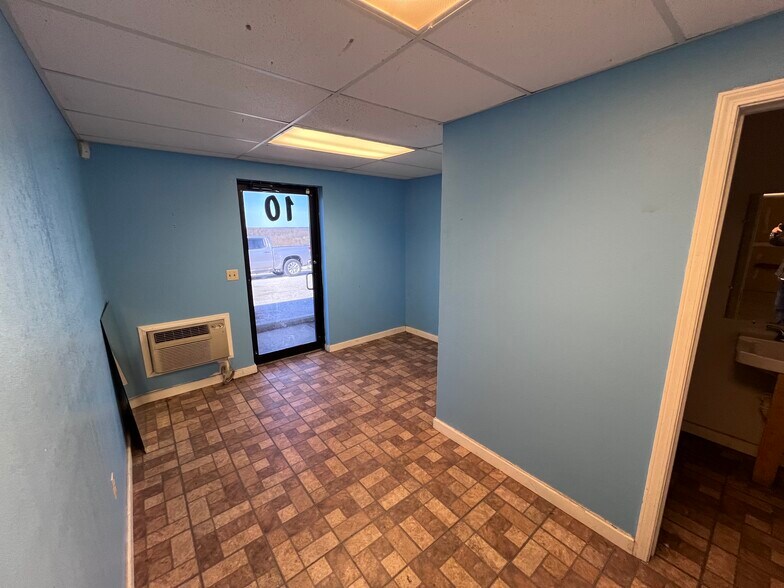 More Photos Of 145 Warehouse Dr, Branson Warehouse For Lease