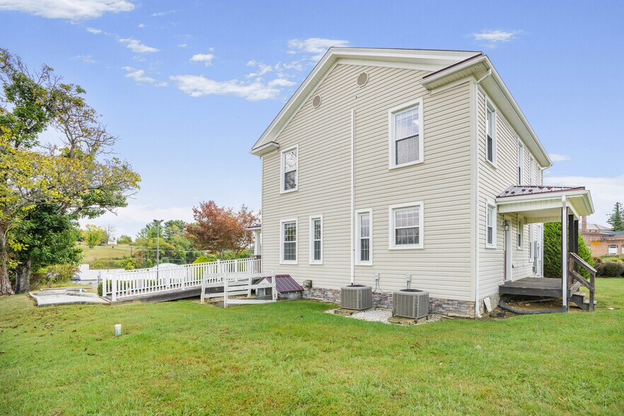 More Photos Of 6245 University Park Dr, Radford Office Residential For Sale