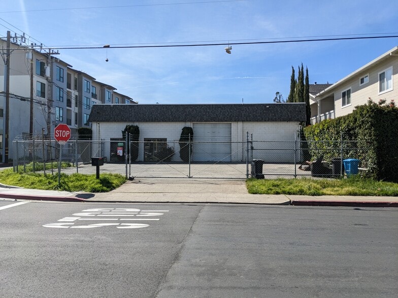 More Photos Of 1260 Elmer St, Belmont Warehouse For Lease