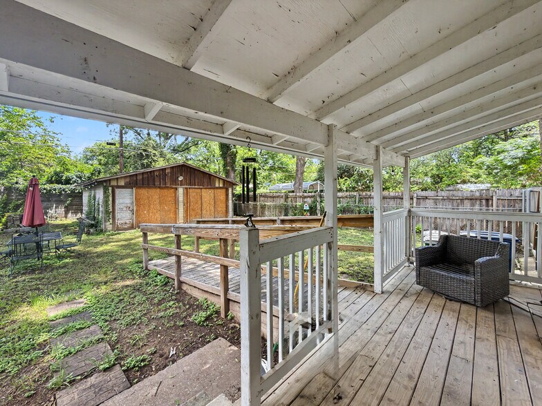More Photos Of 2506 E Cesar Chavez St, Austin Office For Lease