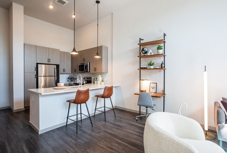 More Photos Of 2337 S Blackhawk St, Aurora Apartments For Lease
