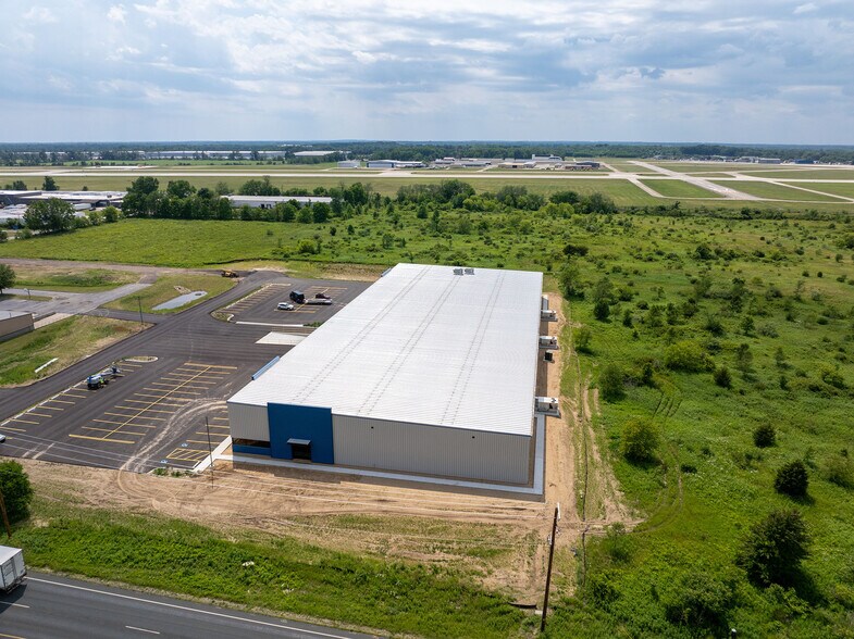 More Photos Of 5870 Sprinkle, Portage Manufacturing For Lease