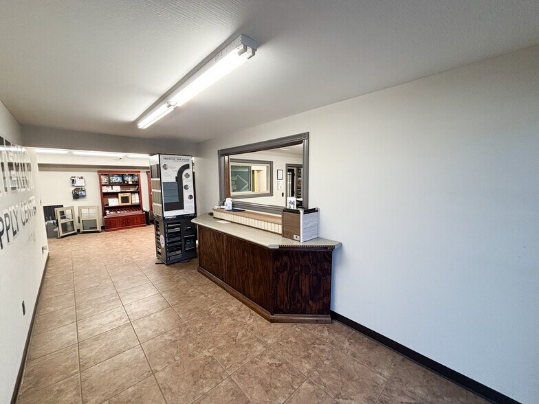 More Photos Of 2012 N Michael Ln, Nixa Warehouse For Sale