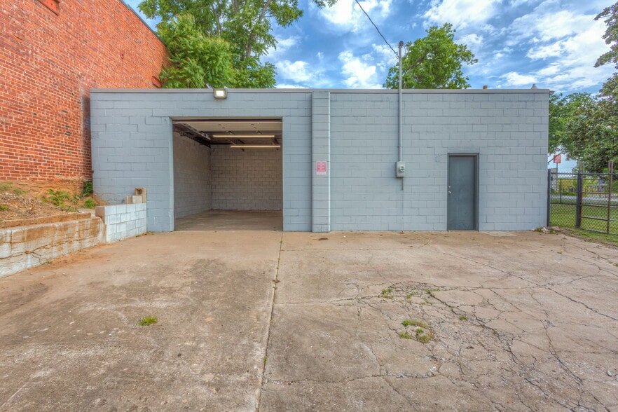 More Photos Of 1128 S Elgin Ave, Tulsa Warehouse For Lease