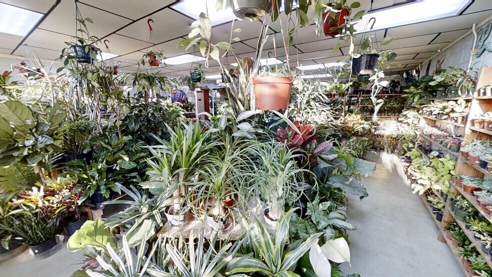More Photos Of 17897 US-31, Vinemont General Retail For Sale