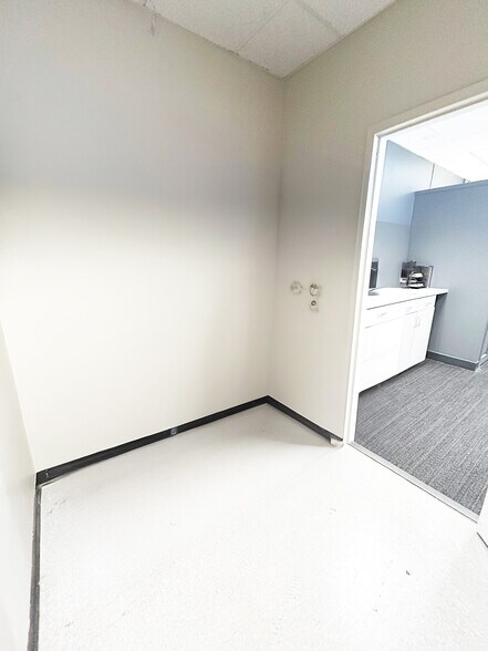 More Photos Of 620 Elm St, Manchester Bank For Sale