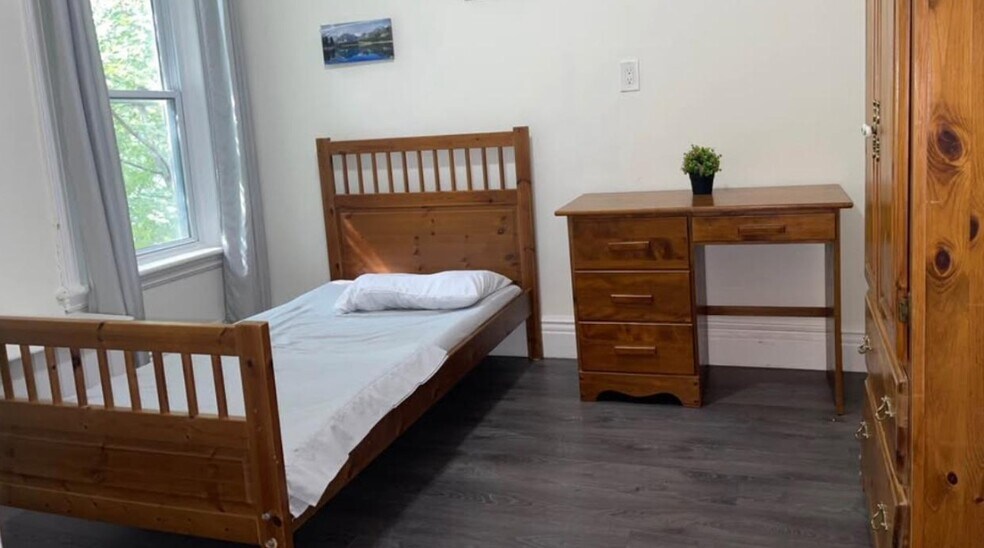 More Photos Of 271 Thomas St, Peterborough Apartments For Sale