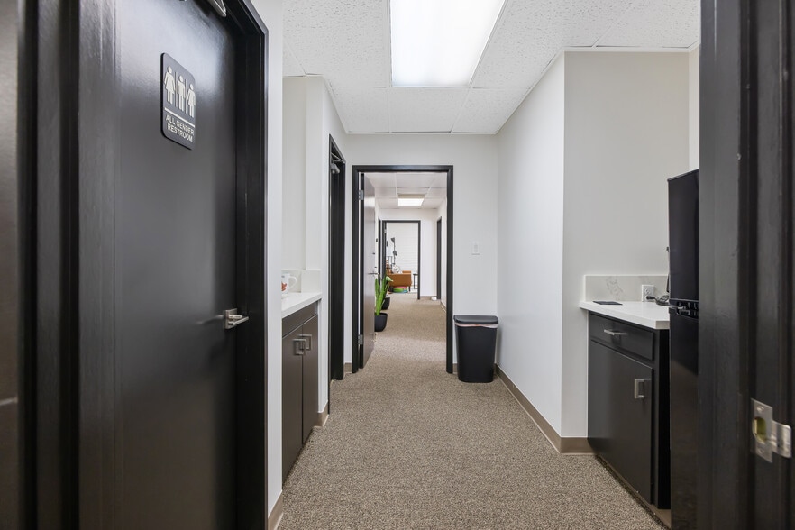 More Photos Of 1620 W Mineral King Ave, Visalia Office For Sale