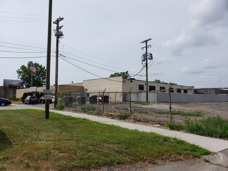 More Photos Of 14707 Dexter Ave, Detroit Warehouse For Sale