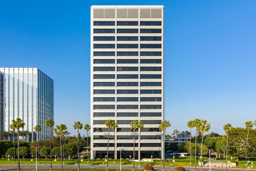 More Photos Of 610 Newport Center Dr, Newport Beach Loft Creative Space For Lease