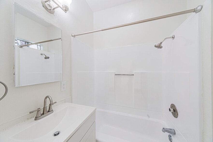 More Photos Of 2505-2509 Malabar St, Los Angeles Apartments For Sale