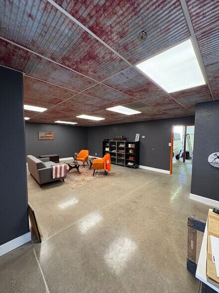 More Photos Of 2346 E University Dr, Phoenix Warehouse For Sale