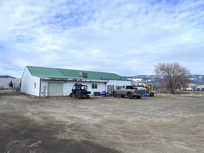 More Photos Of 10701 S Walton Rd, Island City Light Manufacturing For Lease