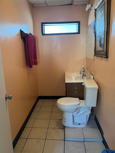 More Photos Of 5846 San Fernando Rd, Glendale Veterinarian Kennel For Sale