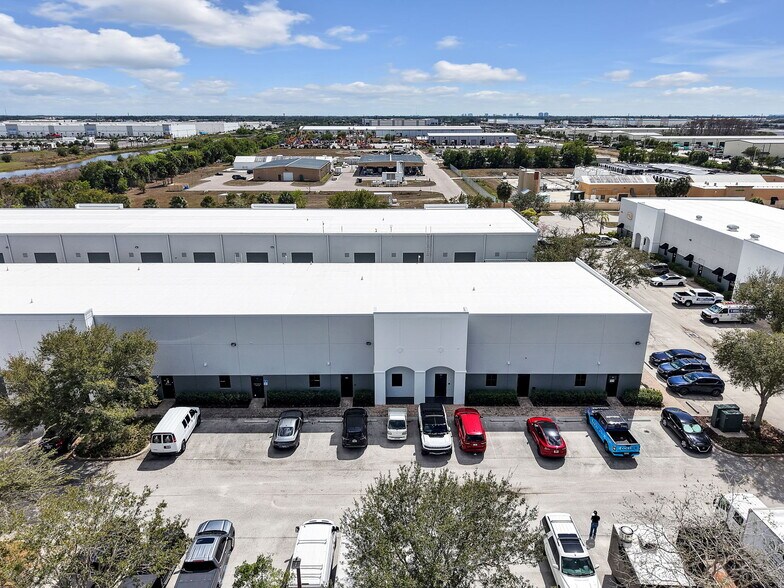 More Photos Of 8821 Business Park Dr, Fort Myers Warehouse For Sale