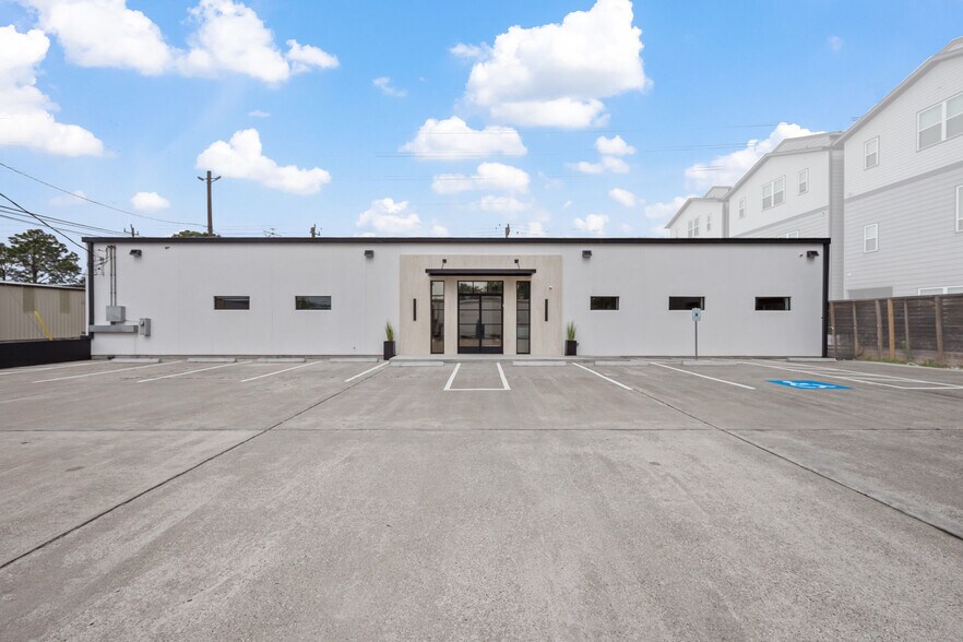 More Photos Of 6909 Grand Blvd, Houston Medical For Lease