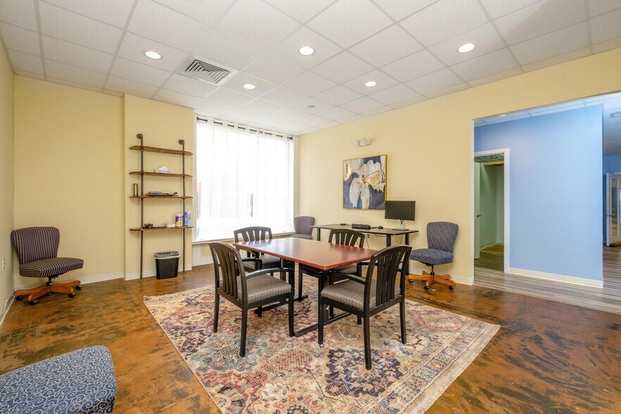 More Photos Of 90 N Main St, Harrisonburg Office For Sale