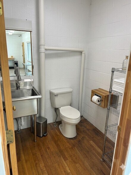 More Photos Of 244 N Main St, Spanish Fork Storefront Retail Office For Lease