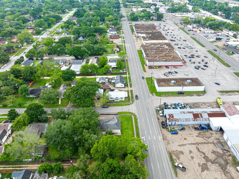 More Photos Of 1105 San Jacinto St, Rosenberg Office For Sale