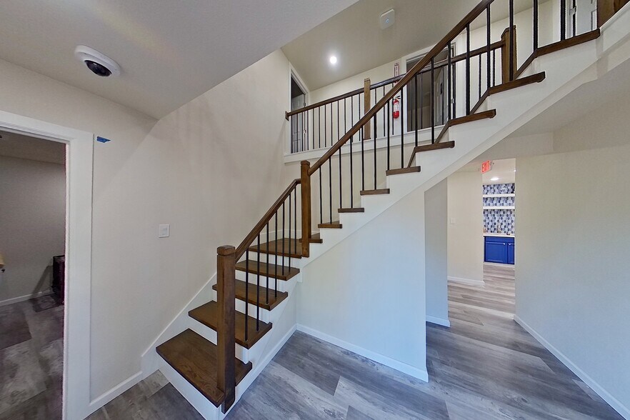 More Photos Of 26519 Oak Ridge Dr, Spring Storefront Retail Office For Sale