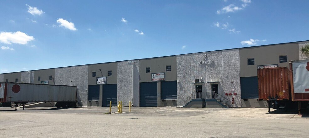 More Photos Of 8740-8890 NW 102nd St, Medley Warehouse For Lease