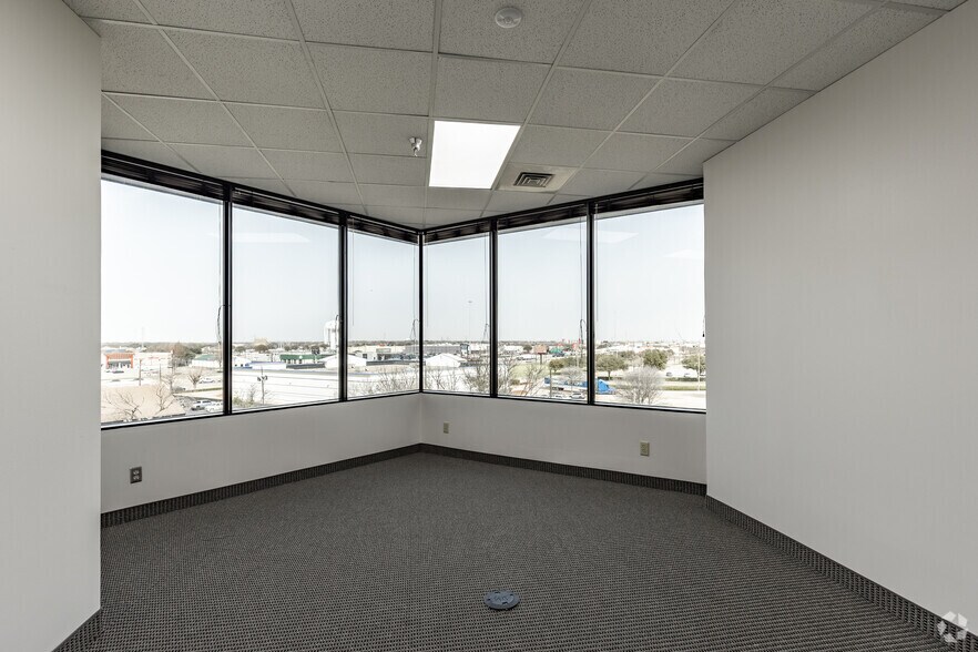 More Photos Of 555 Republic Dr, Plano Office For Lease