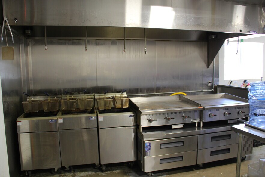 More Photos Of 311 9th st, Green Forest Flex For Sale