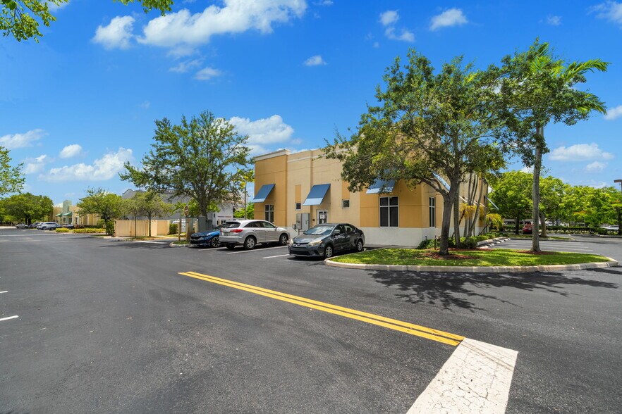 More Photos Of 10101-10181 W Commercial Blvd, Fort Lauderdale Unknown For Lease