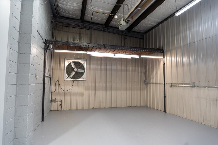 More Photos Of 1085 Schmieding Ave, Springdale Industrial For Sale
