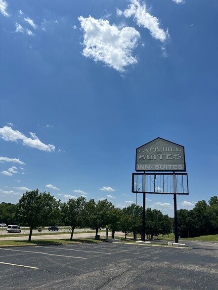 More Photos Of 1400 NE 63rd St, Oklahoma City Hotel For Sale