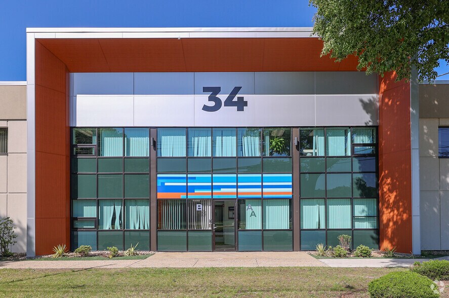 More Photos Of 34 Commerce Way, Woburn Research And Development For Lease