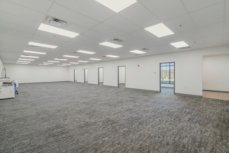 More Photos Of 2677 Huntington Park Dr, Loudon Warehouse For Lease