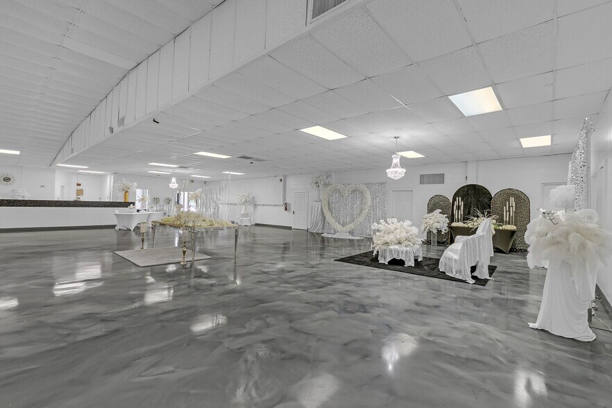 More Photos Of 227 E Mercury Blvd, Hampton General Retail For Sale