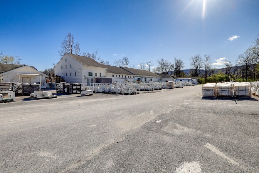 More Photos Of 142 Water St, Thurmont Warehouse For Sale